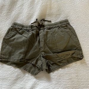 CUTE GREEN SHORTS